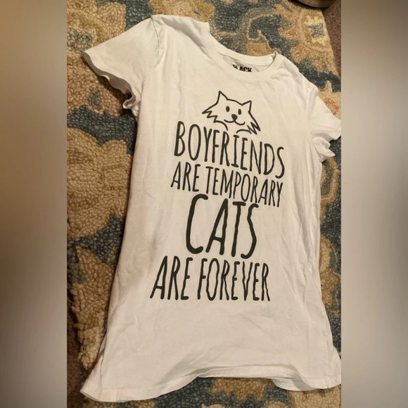 Cute “cats” tee - Picture 2 of 5